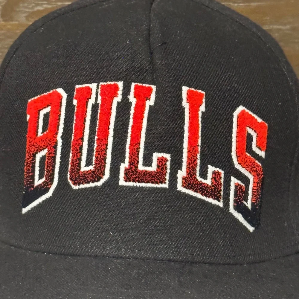 Ultra Game Chicago Bulls NBA Snapback Hat Embroidered Black Red OSFM Excellent